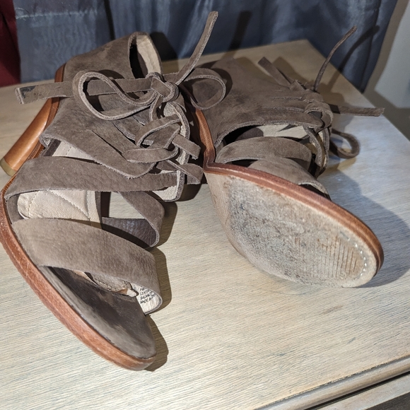 Frye company brown lace up heels - Picture 5 of 6